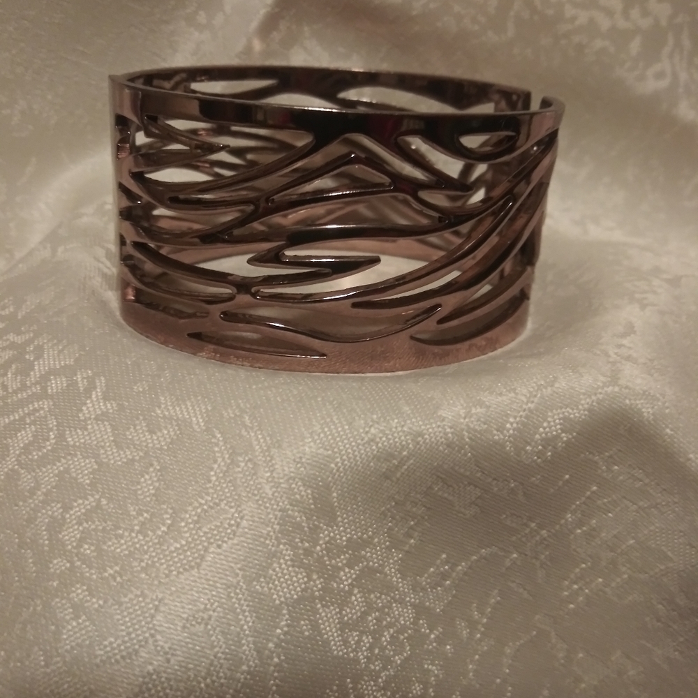 Rose Bronze Wrist Cuff - Picture 4 of 4